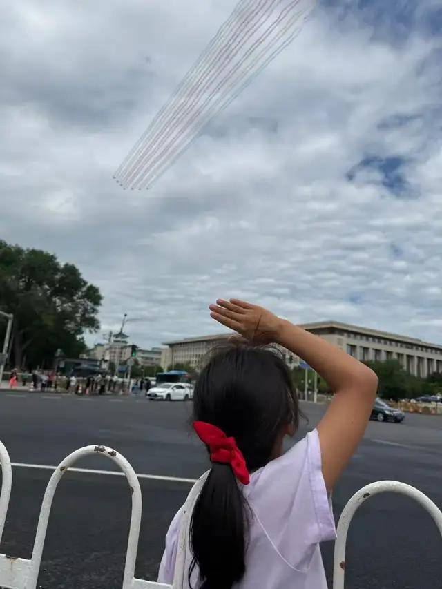 不装了<strong></p>
<p>欧易okex交易费多少</strong>！一口气看完九三大阅兵武器装备！谁说我们一个也不认识？