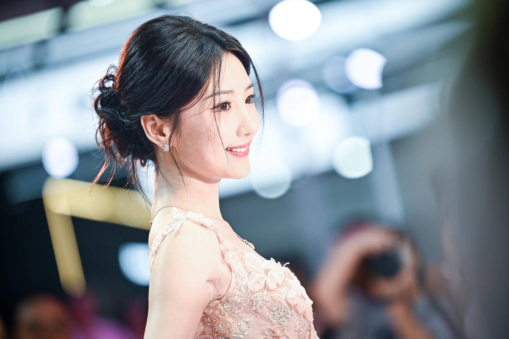 “我出不去了！”毛晓彤走完红毯在休息室遭遇门锁故障<strong></p>
<p>okex下载app ios14</strong>，被反锁室内呼叫救援