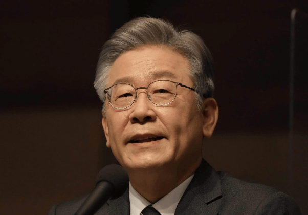 要么出手对付中国<strong></p>
<p>okex交易所官网</strong>，要么放弃领土，李在明登机返回韩国，临走前送中方15个字！