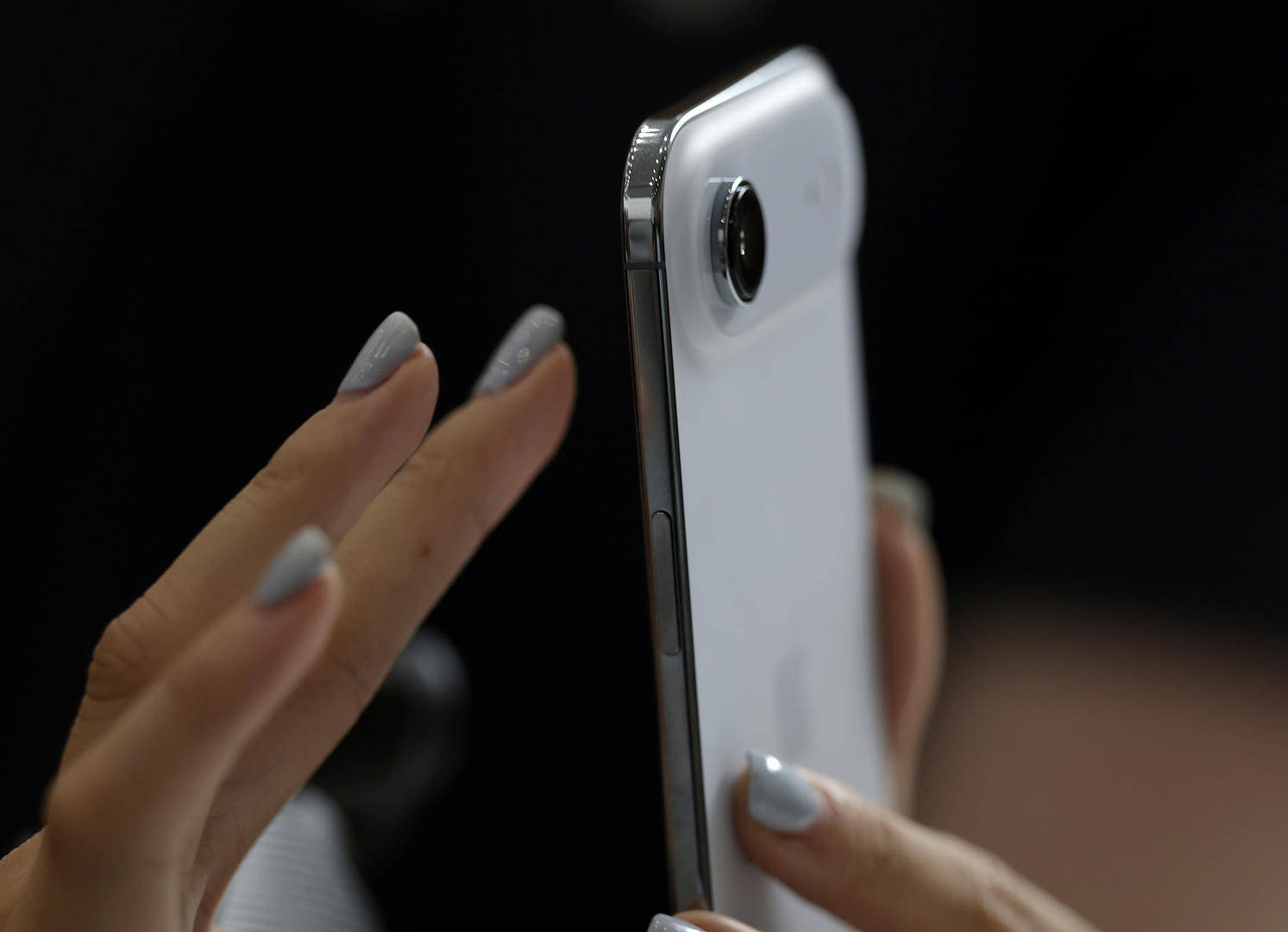放弃实体SIM卡的iPhone能买吗：三大运营商均推进<strong></p>
<p>okex交易所官网</strong>，联通用户或成首批尝鲜者