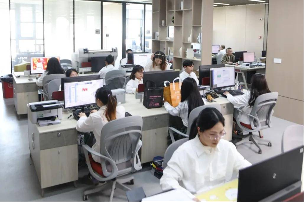 温州老板卖几毛钱小东西<strong></p>
<p>欧易(okex)</strong>，从4人团队干到年销过亿