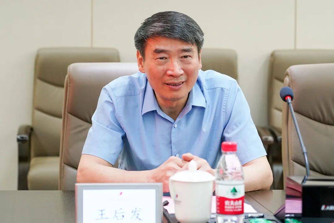 县委书记主动交代问题7个月后<strong></p>
<p>okex网页官方</strong>，县人大常委会原主任也主动交代问题，两人长期共事