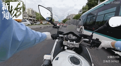事发上海晚高峰！汹涌车流中<strong></p>
<p>以太坊交易平台okex</strong>，一男子绝望跳车，直奔民警而去……