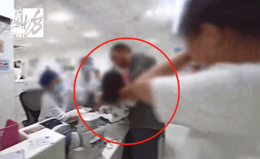 事发上海晚高峰！汹涌车流中<strong></p>
<p>以太坊交易平台okex</strong>，一男子绝望跳车，直奔民警而去……