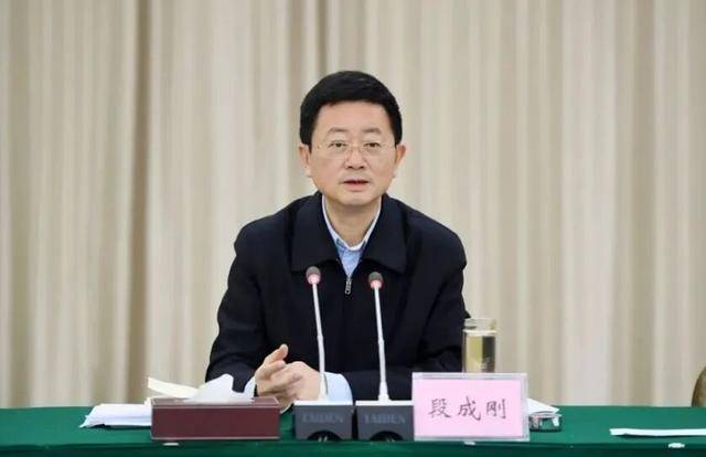 27人被查<strong></p>
<p>以太坊交易平台okex</strong>，24人被处分！直辖市62岁“老虎”，结交政治骗子被双开